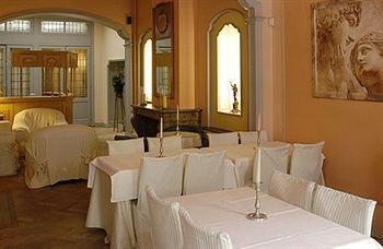 Notre Dame Hotel 2*