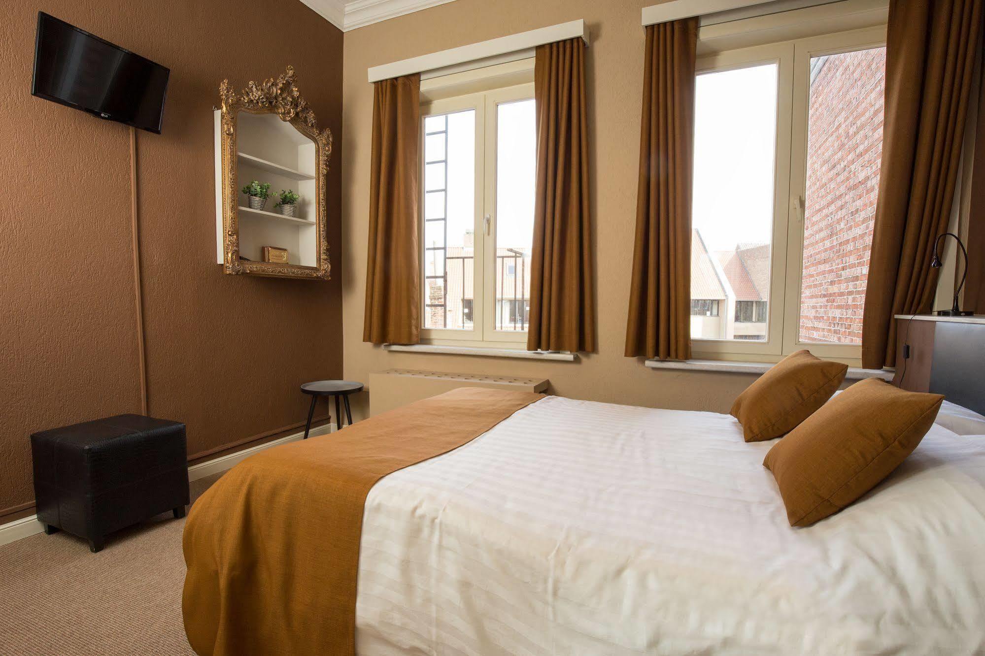 Hotel Notre Dame 2*